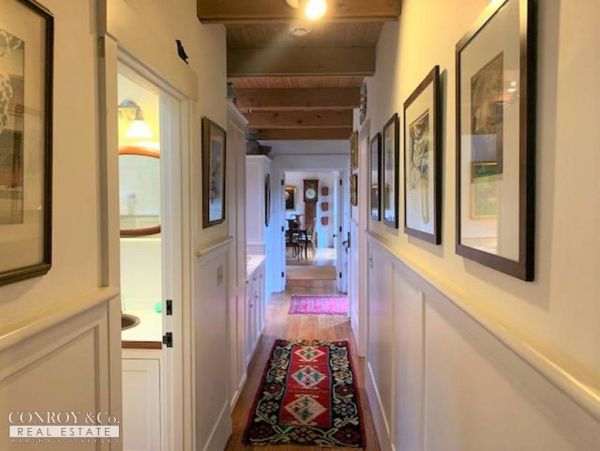 Cape Cod Home 994353