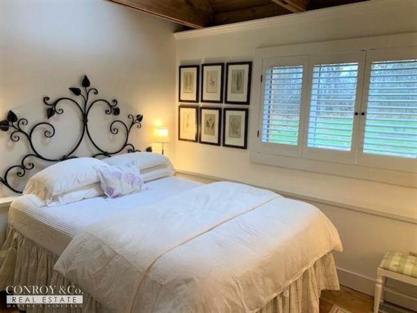 Cape Cod Home 994353