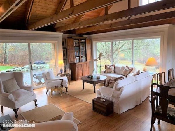 Cape Cod Home 994353