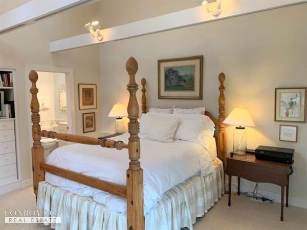 Cape Cod Home 994353