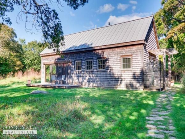 Cape Cod Home 994354
