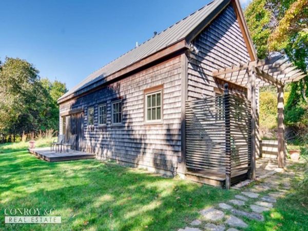 Cape Cod Home 994354