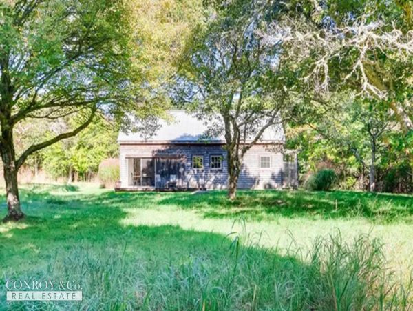 Cape Cod Home 994354