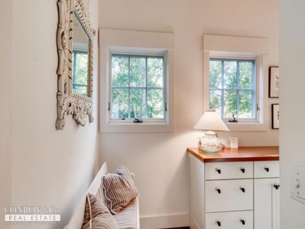 Cape Cod Home 994354