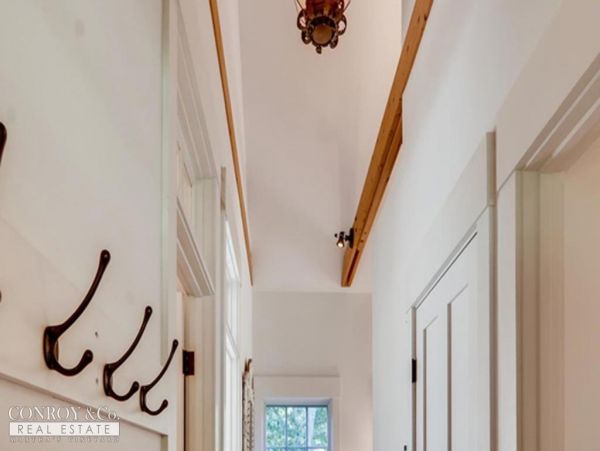 Cape Cod Home 994354