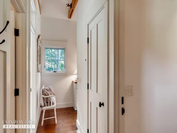Cape Cod Home 994354
