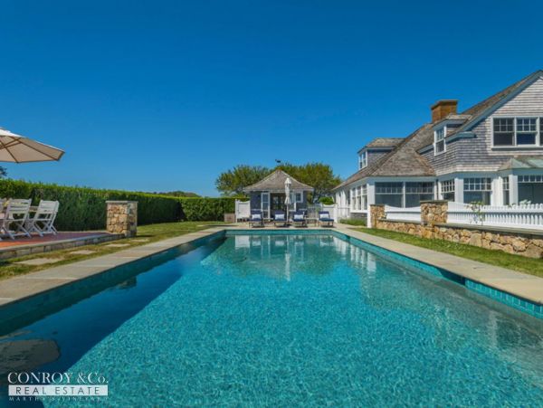 Cape Cod Home 994355