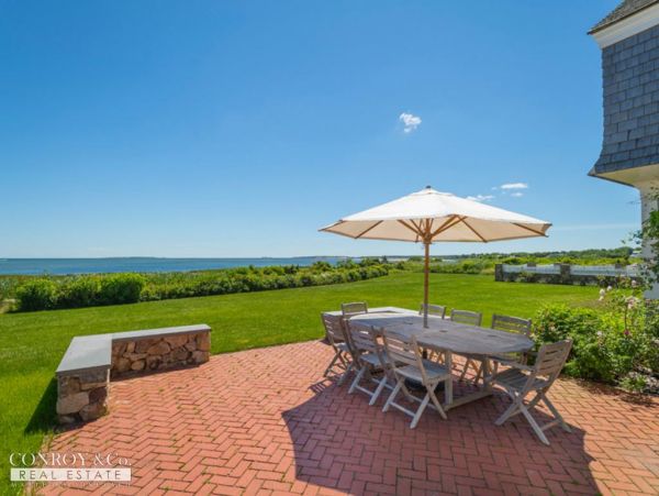 Cape Cod Home 994355