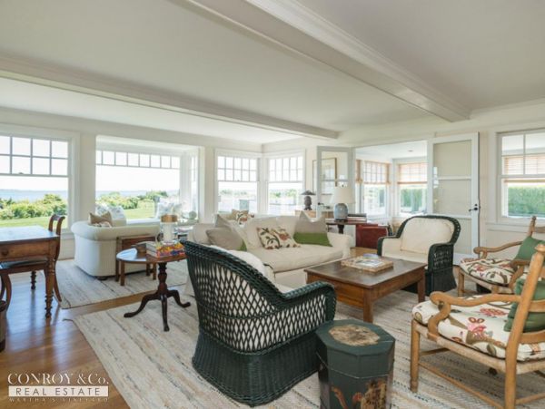 Cape Cod Home 994355