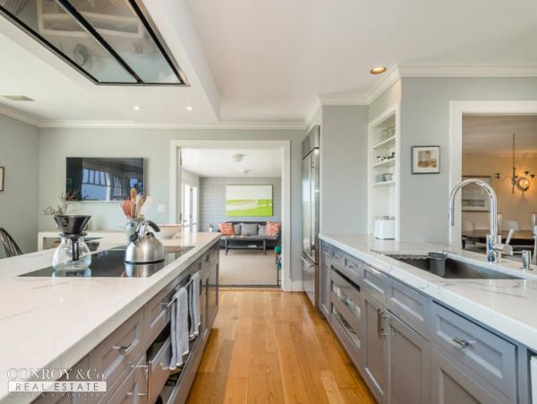 Cape Cod Home 994355