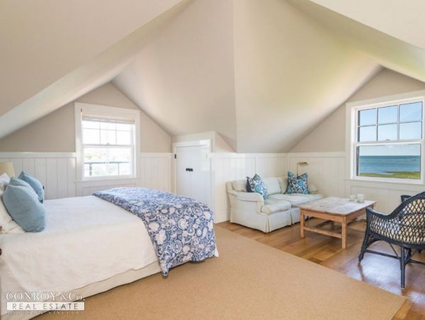 Cape Cod Home 994355