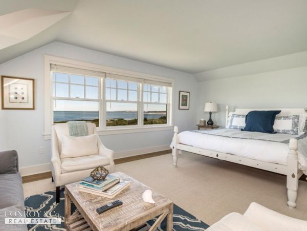 Cape Cod Home 994355