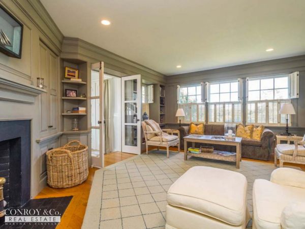 Cape Cod Home 994355