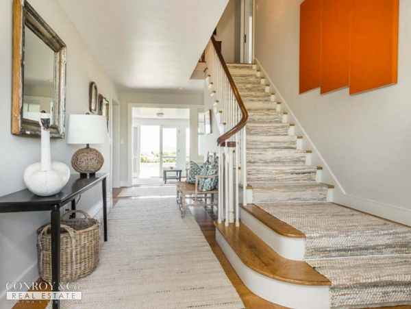 Cape Cod Home 994355