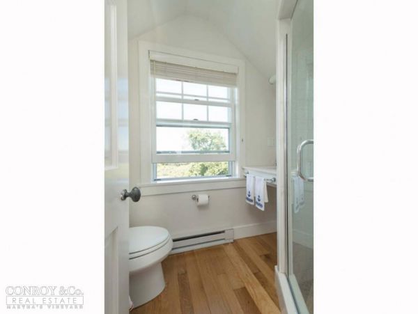 Cape Cod Home 994355