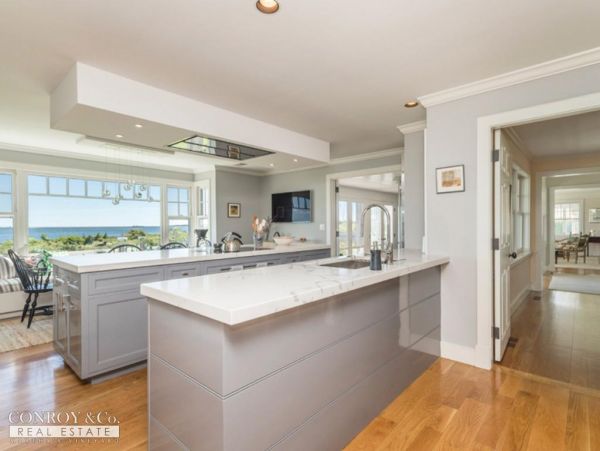 Cape Cod Home 994355