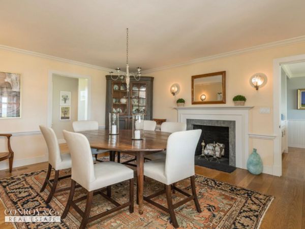 Cape Cod Home 994355