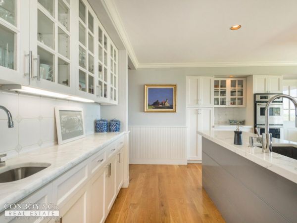 Cape Cod Home 994355
