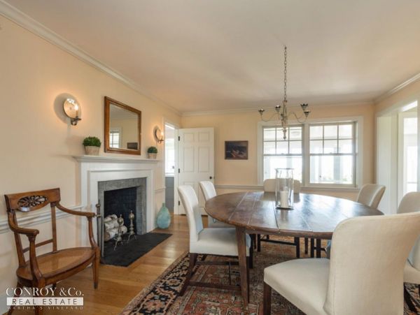 Cape Cod Home 994355