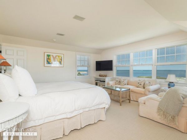 Cape Cod Home 994355