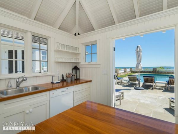 Cape Cod Home 994355
