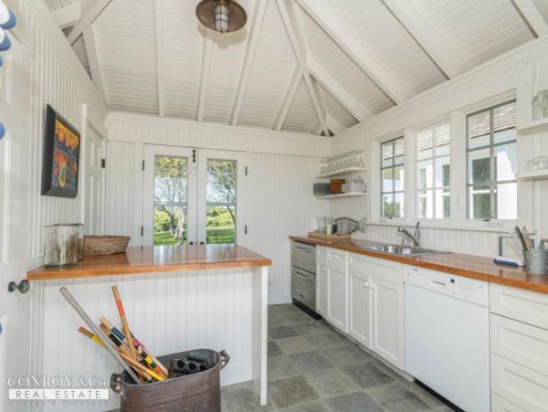 Cape Cod Home 994355