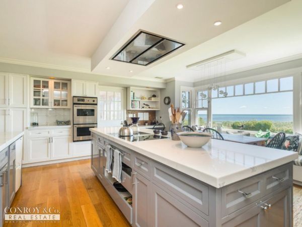 Cape Cod Home 994355