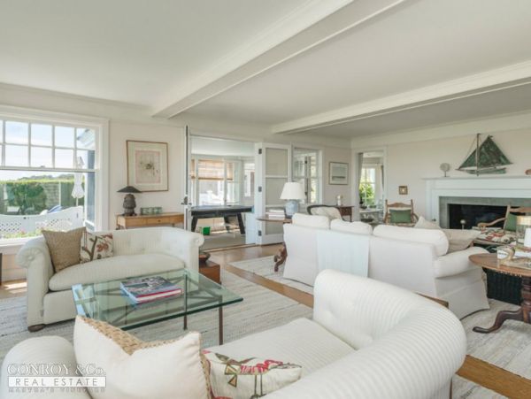 Cape Cod Home 994355