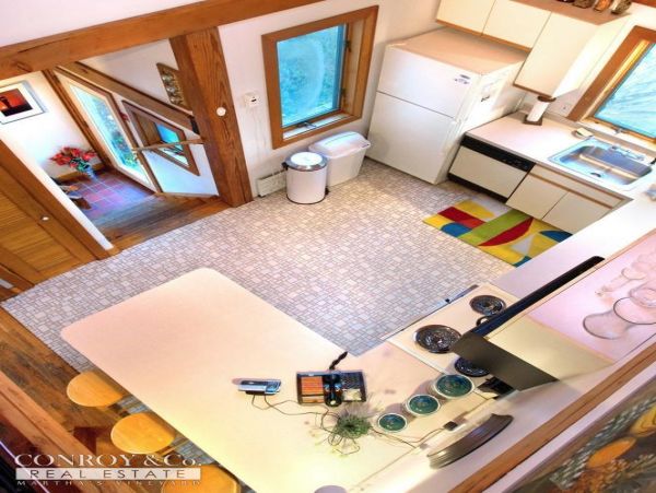 Cape Cod Home 994356