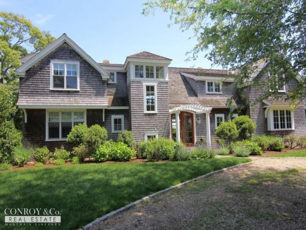 Cape Cod Home 994357