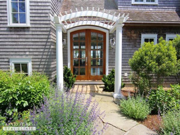 Cape Cod Home 994357