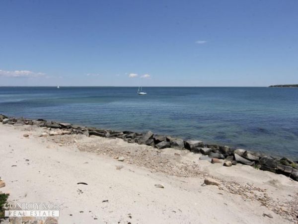 Cape Cod Home 994357