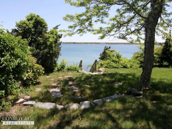 Cape Cod Home 994357