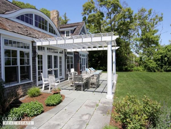 Cape Cod Home 994357