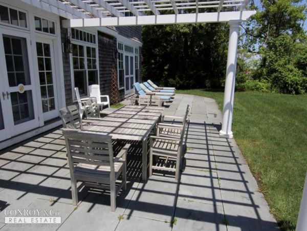 Cape Cod Home 994357