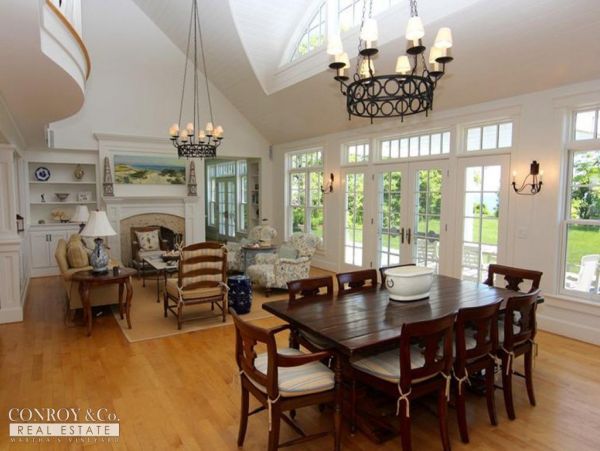Cape Cod Home 994357