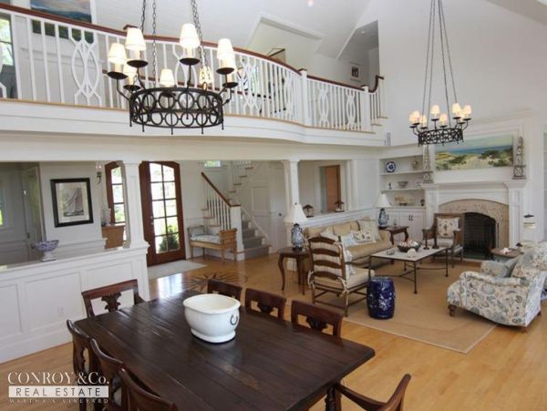 Cape Cod Home 994357
