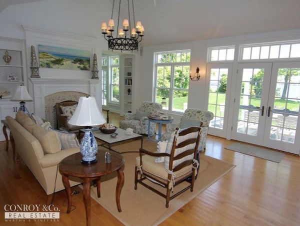 Cape Cod Home 994357