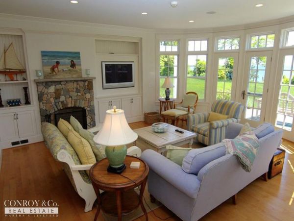 Cape Cod Home 994357