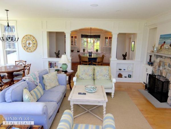 Cape Cod Home 994357