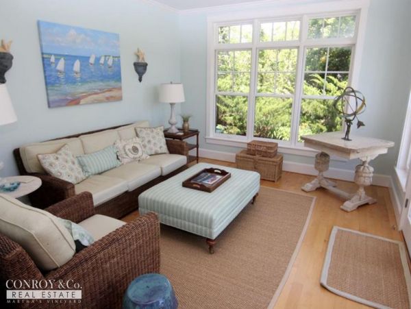Cape Cod Home 994357