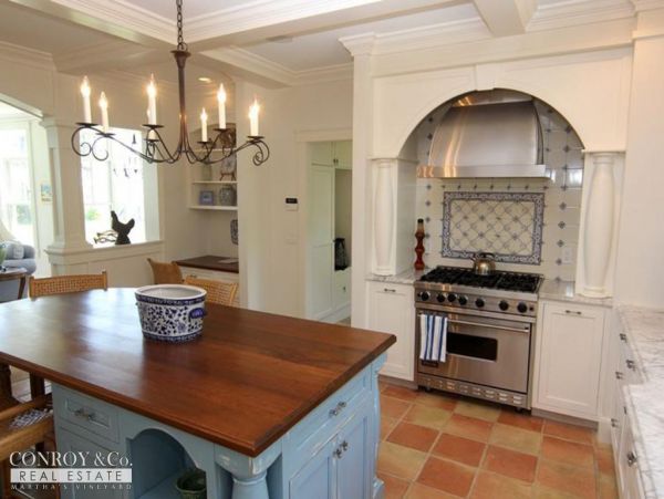 Cape Cod Home 994357