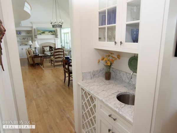 Cape Cod Home 994357