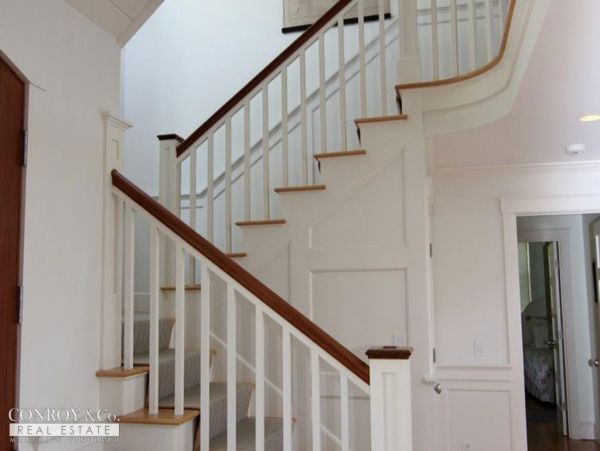 Cape Cod Home 994357