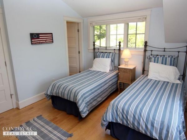 Cape Cod Home 994357