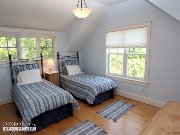 Cape Cod Home 994357