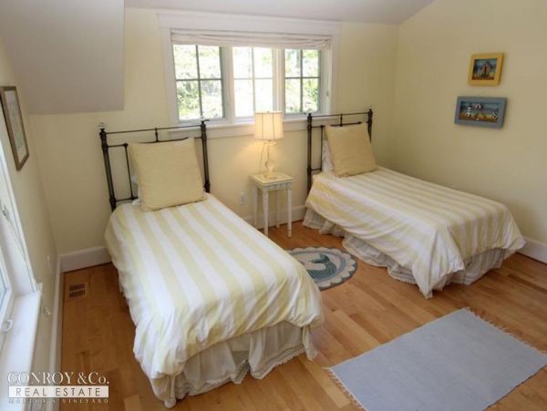 Cape Cod Home 994357