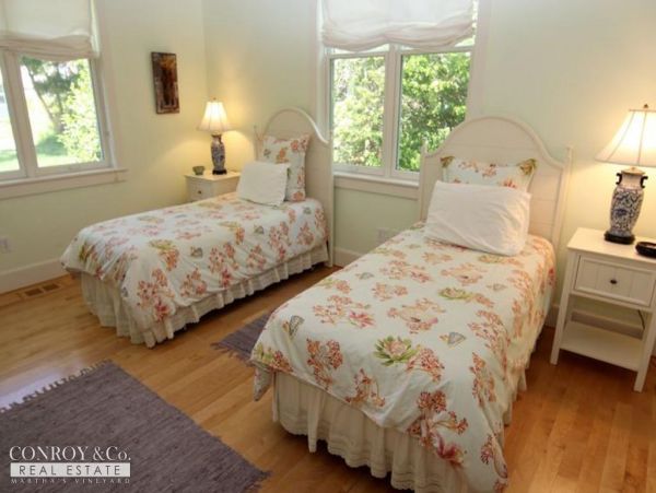 Cape Cod Home 994357