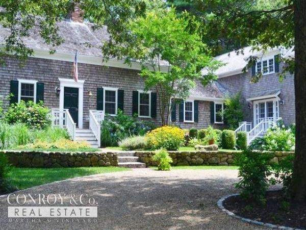 Cape Cod Home 994358