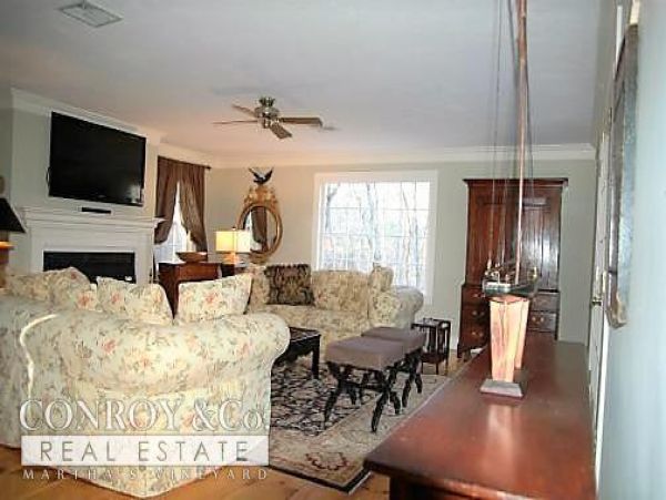 Cape Cod Home 994358
